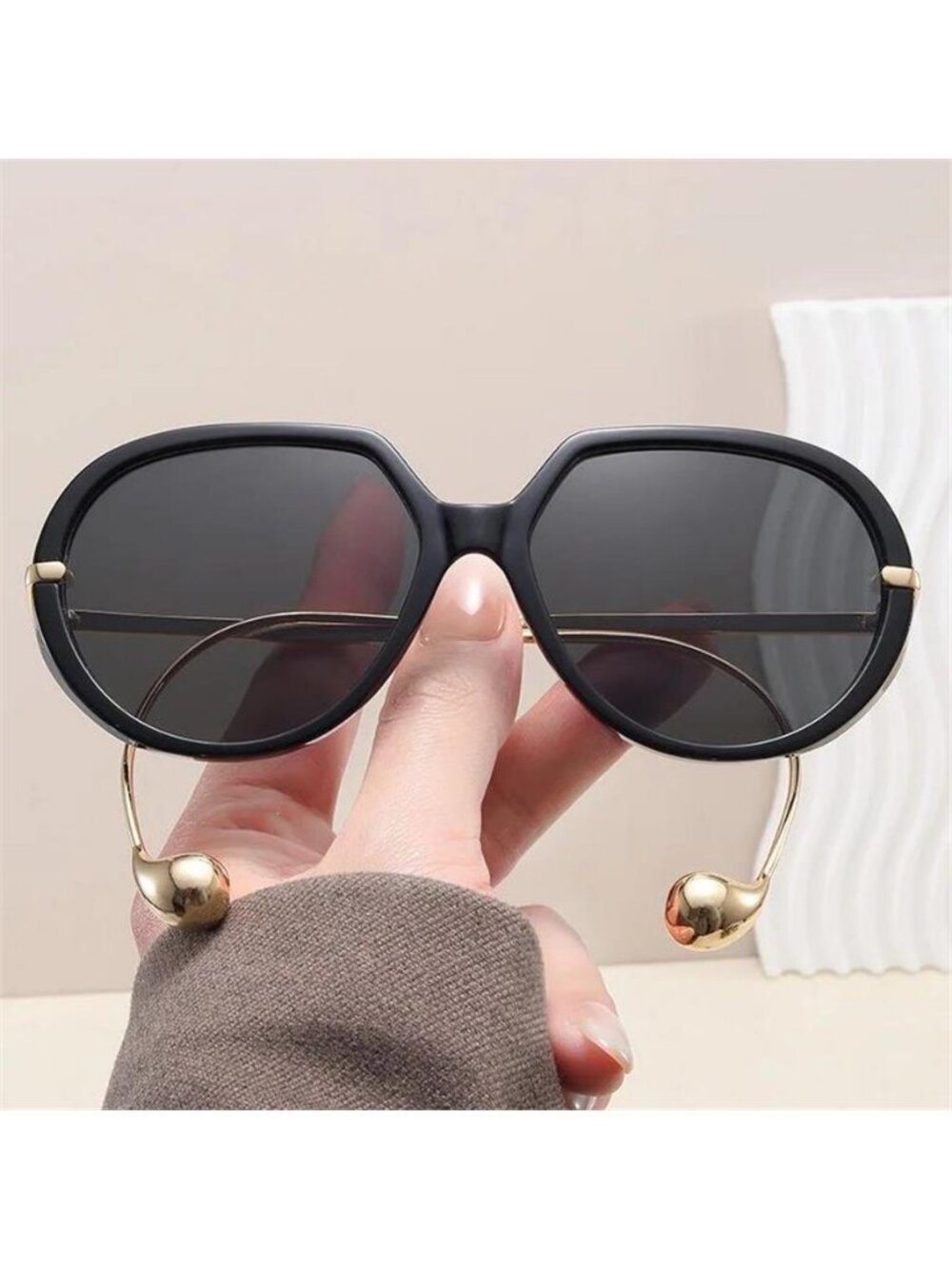 Retro Large-Frame Sunglasses - Picture 2 of 2